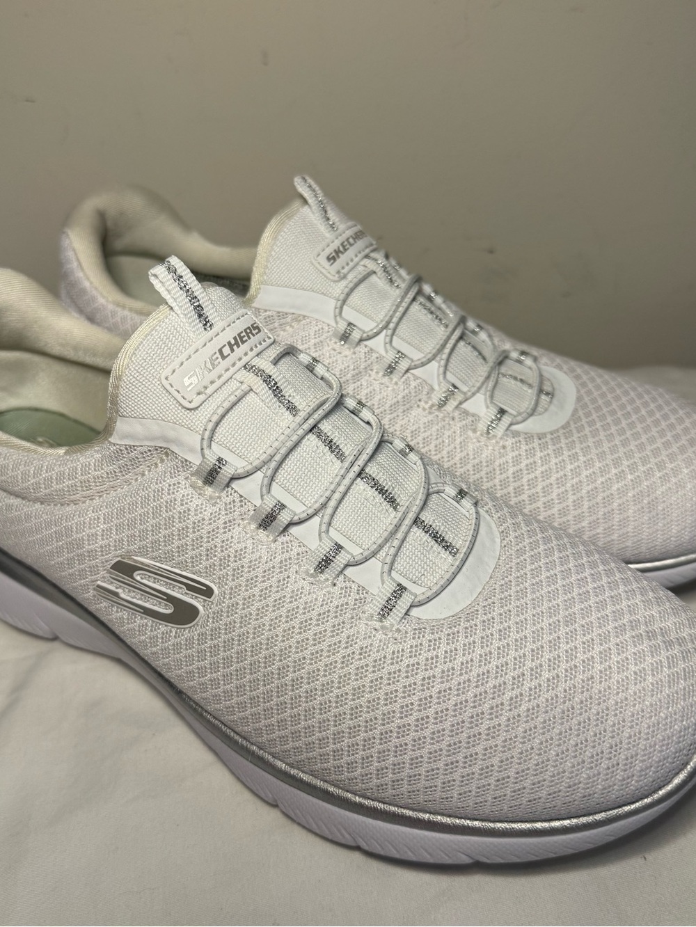 Skechers Memory Foam Wide Fit Summit White, Size 7.5 EU 37.5 Comfort Shoes
